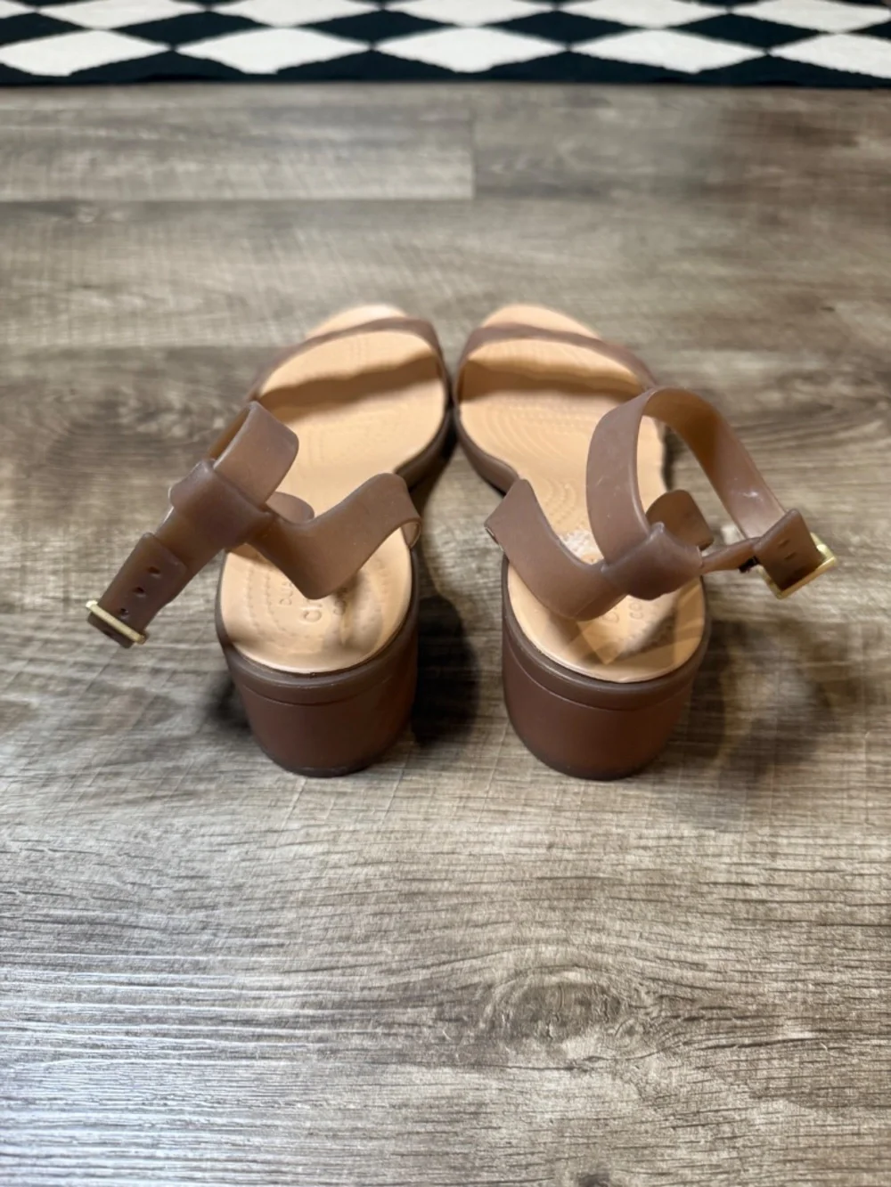 CROCS ISABELLA BLOCK HEEL SANDALS - BEIGE WOMENS SIZE 9 - Picture 3 of 7